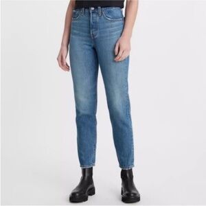 NWT Levi’s Premium Wedgie Icon Jeans in Athens Shut it
Size 26